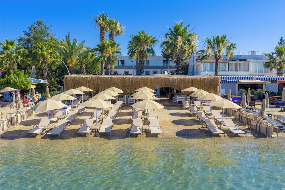 Halikarya Hotel & Restaurant Beach 1
