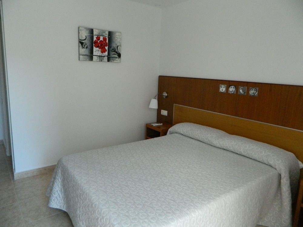 ROVIOR Rooms & Café 2