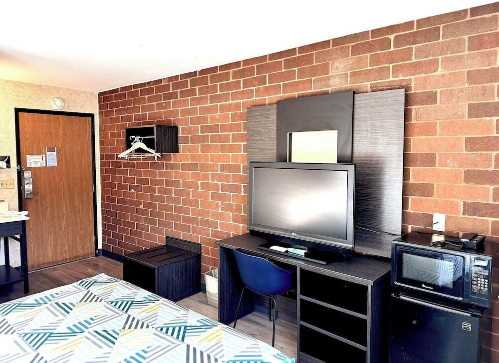 Motel 6 Eau Claire, WI 1