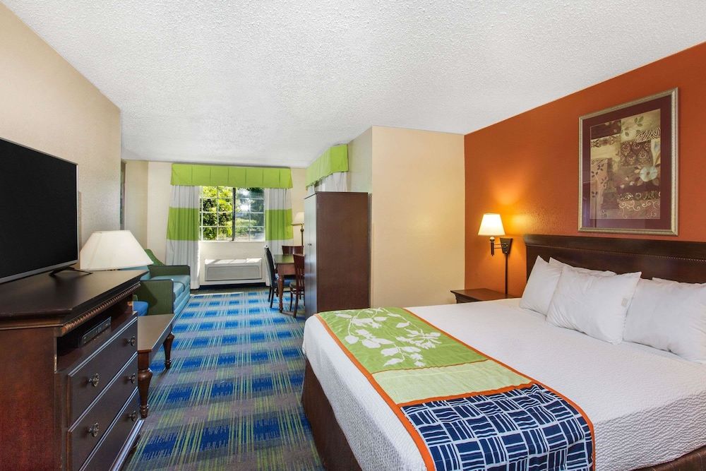 Days Inn by Wyndham Fremont 1