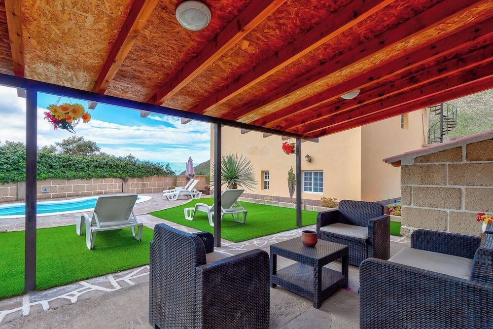 Beautiful Arianny House With Pool 1