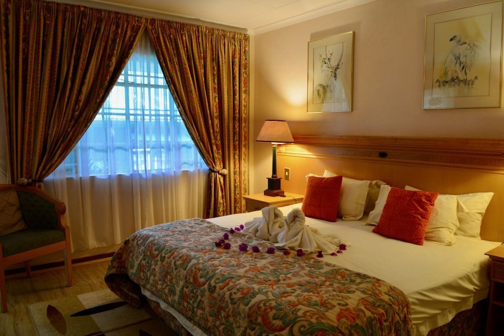 Shamrock Arms Guest Lodge 1