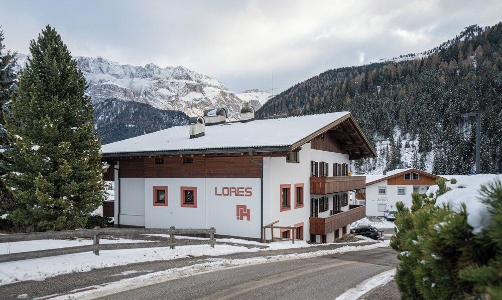 Apartments Lores 1