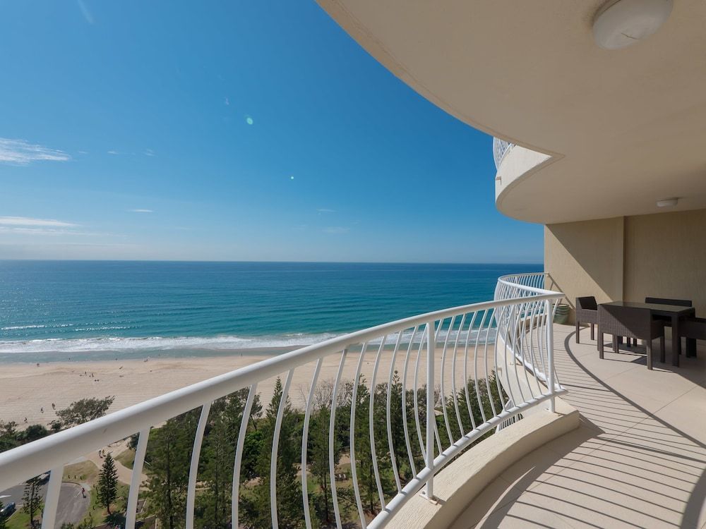 Burleigh Surf Apartments 1