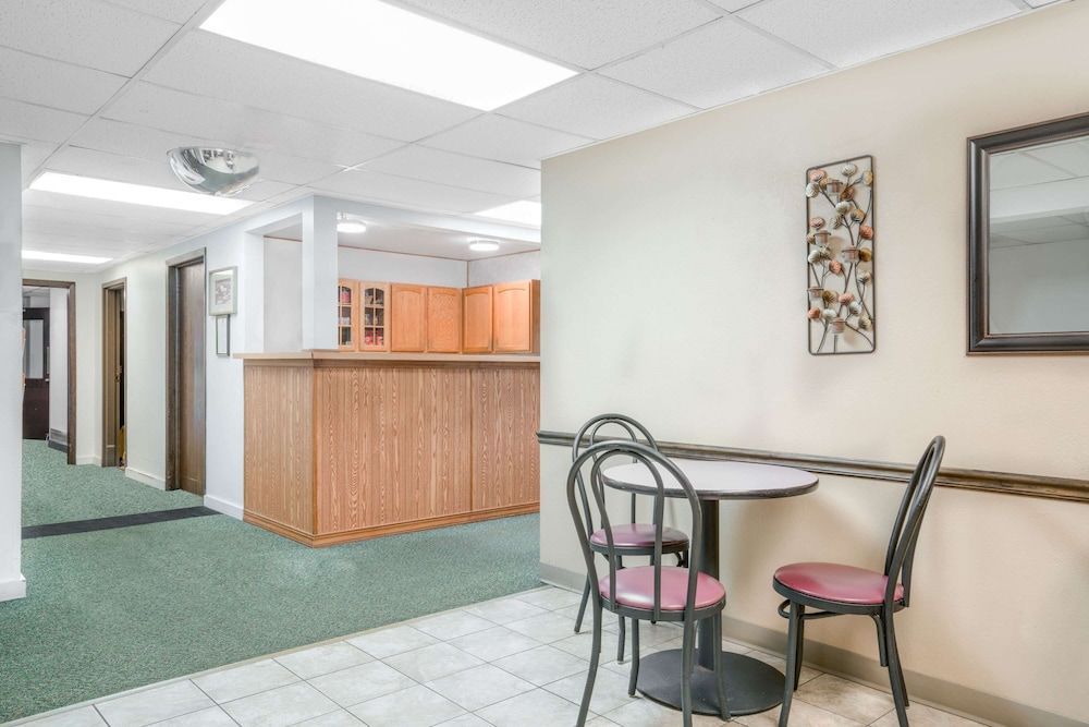 Super 8 by Wyndham Tomah Wisconsin 2