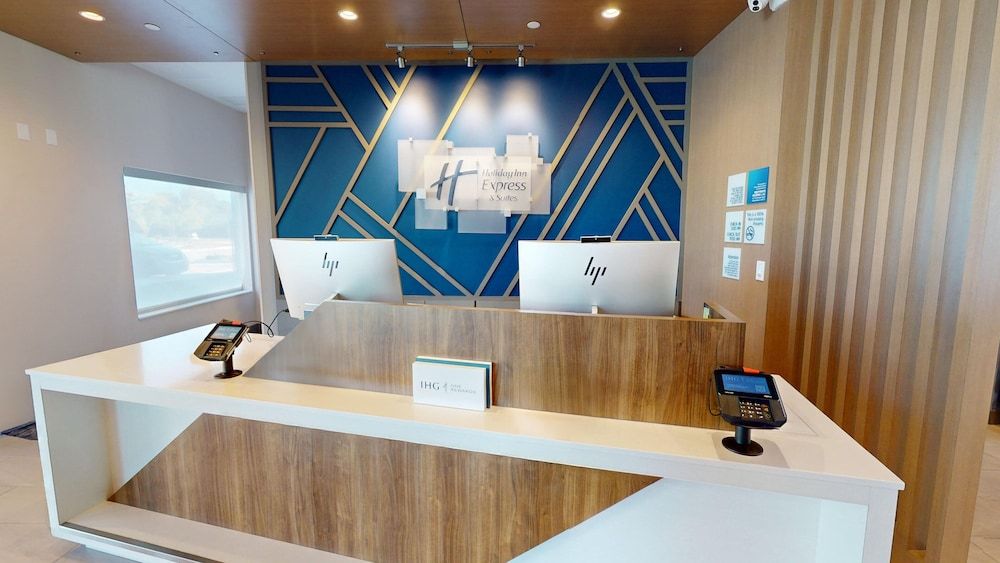 Holiday Inn Express & Suites CHICAGO SCHAUMBURG by IHG 1