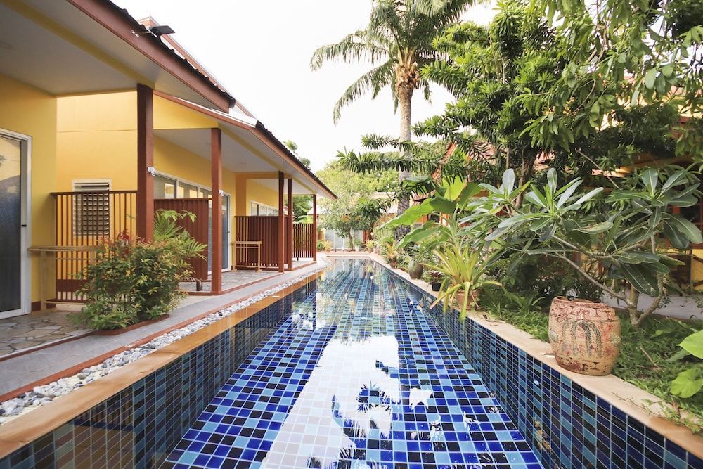 Ban Elephant Blanc Bungalow 1