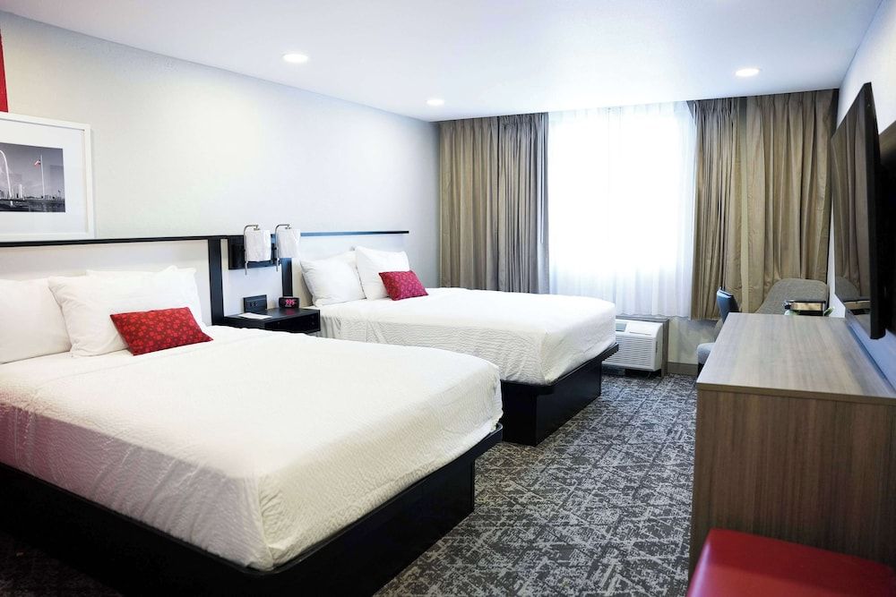 Ramada by Wyndham DFW Airport 1