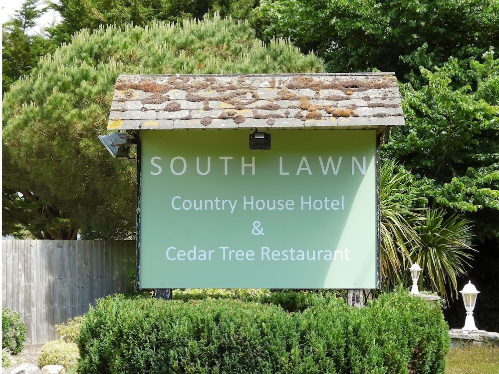 South Lawn Hotel 1