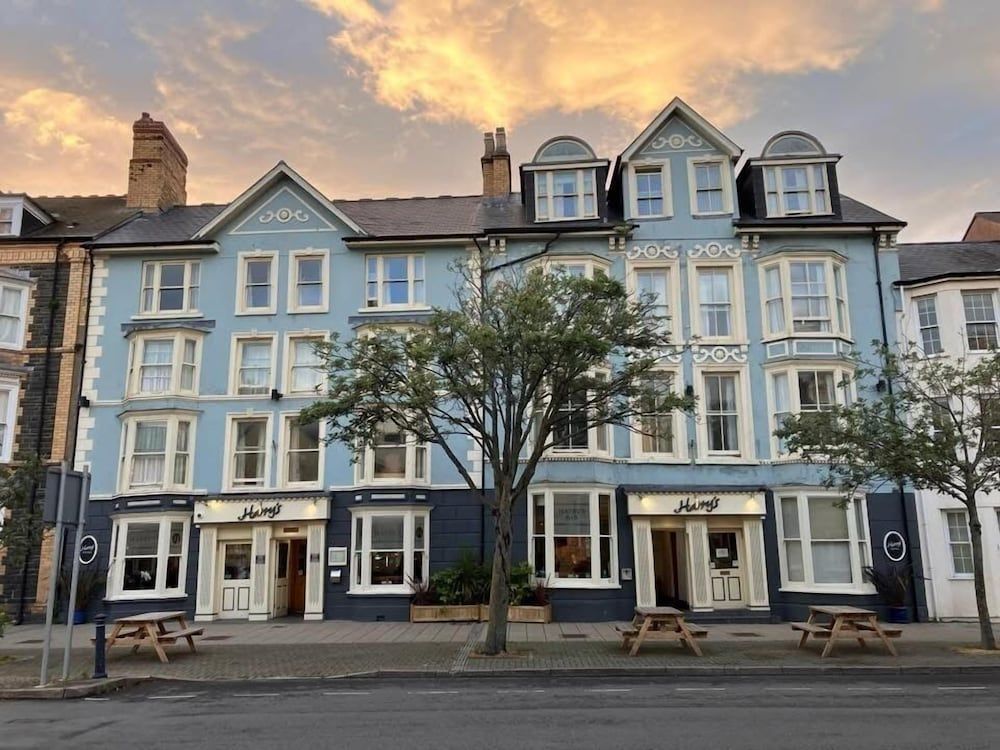 Harry's Hotel 1
