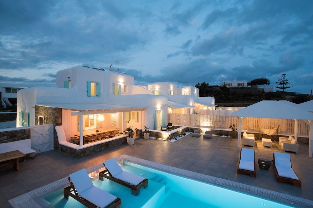 TIFFANYS VILLAS 1