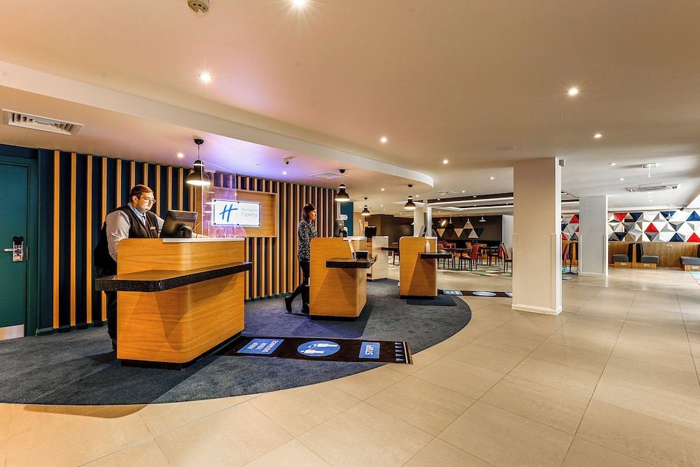Holiday Inn Express LONDON - HAMMERSMITH by IHG 2