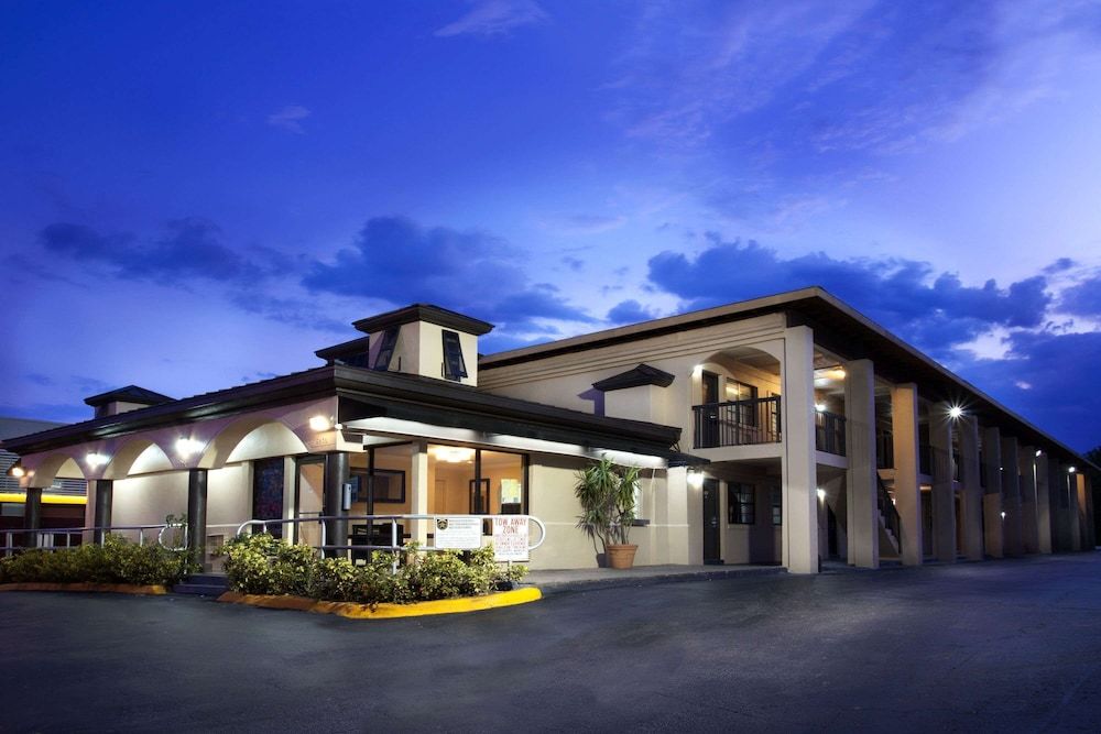 Knights Inn Orlando 1