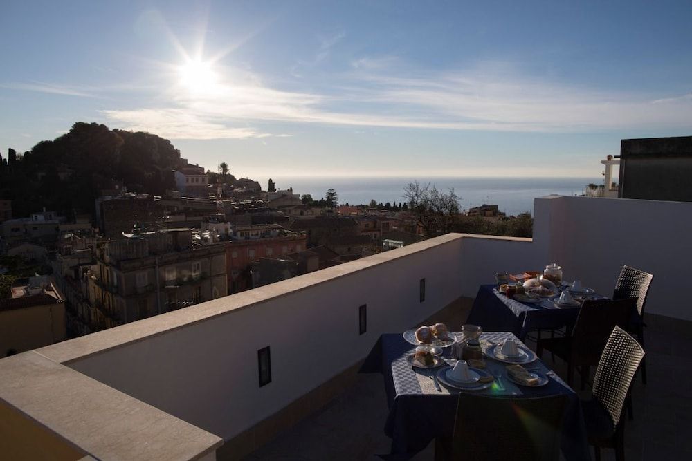 Tauromenion Guest House 1