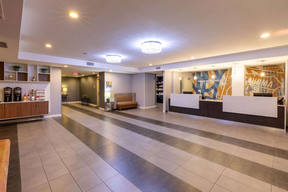 La Quinta Inn & Suites by Wyndham Tulsa Downtown - Route 66 2