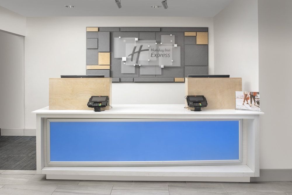 Holiday Inn Express SAN ANTONIO N-RIVERWALK AREA by IHG 1