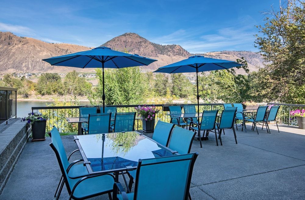 Riverland Inn & Suites 1
