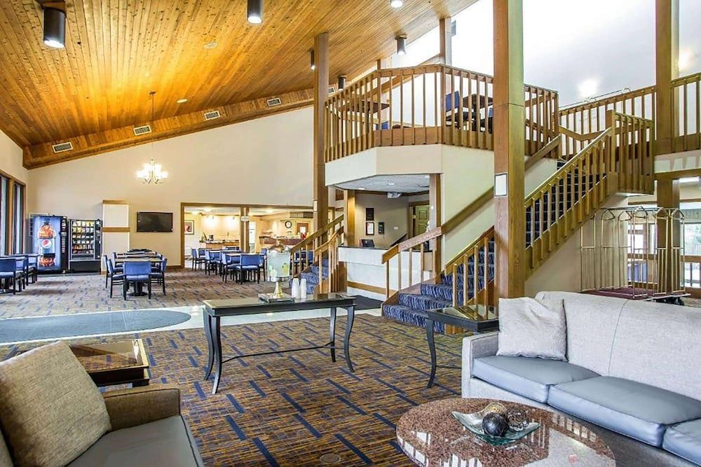 Howard Johnson by Wyndham Merrillville 1