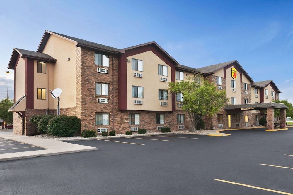 Super 8 by Wyndham Peoria 1