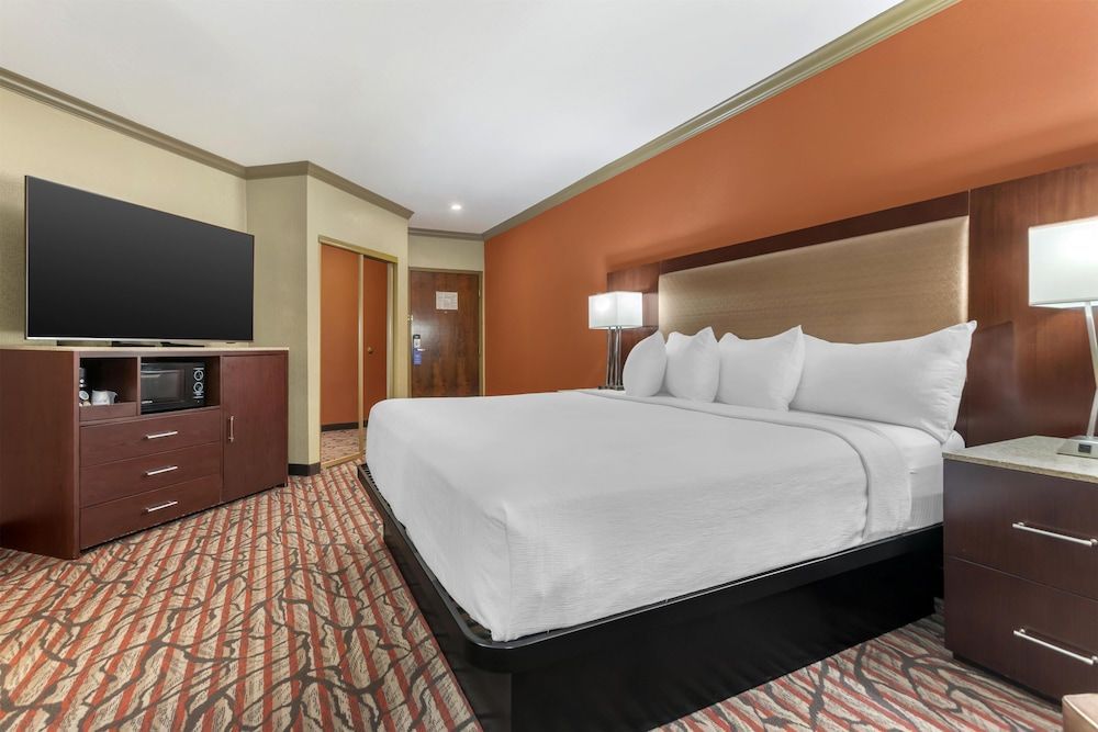 Best Western Plus Brookside Inn 1