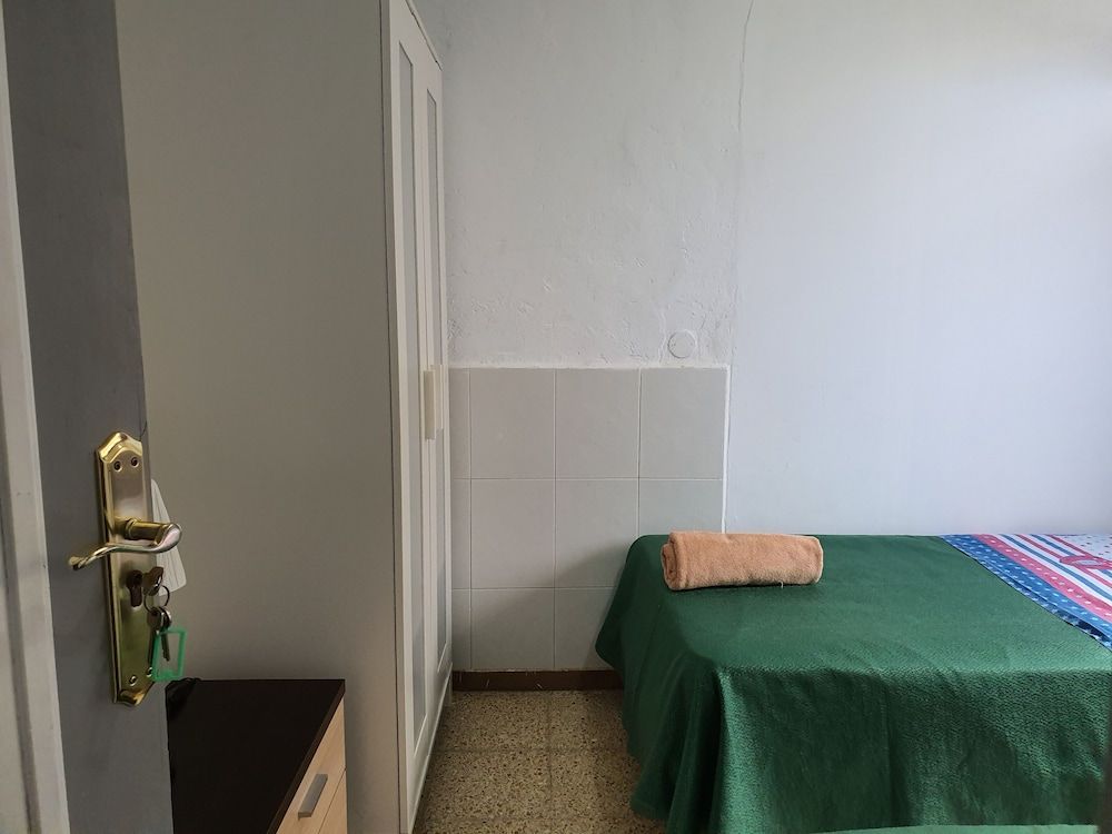 Low Cost Room Las Llaves 3 2