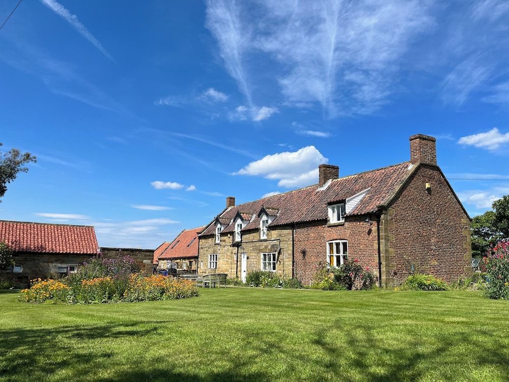 Dale View Cottages and Rooms - Whitby 2