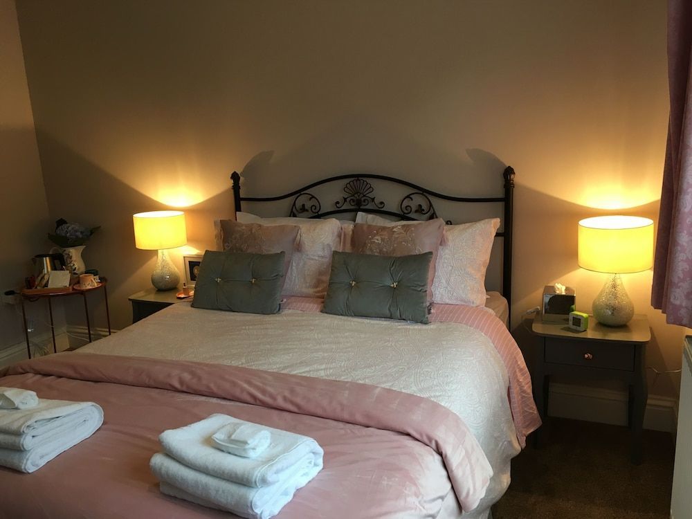 Leafy Suburban Bed and Breakfast 2