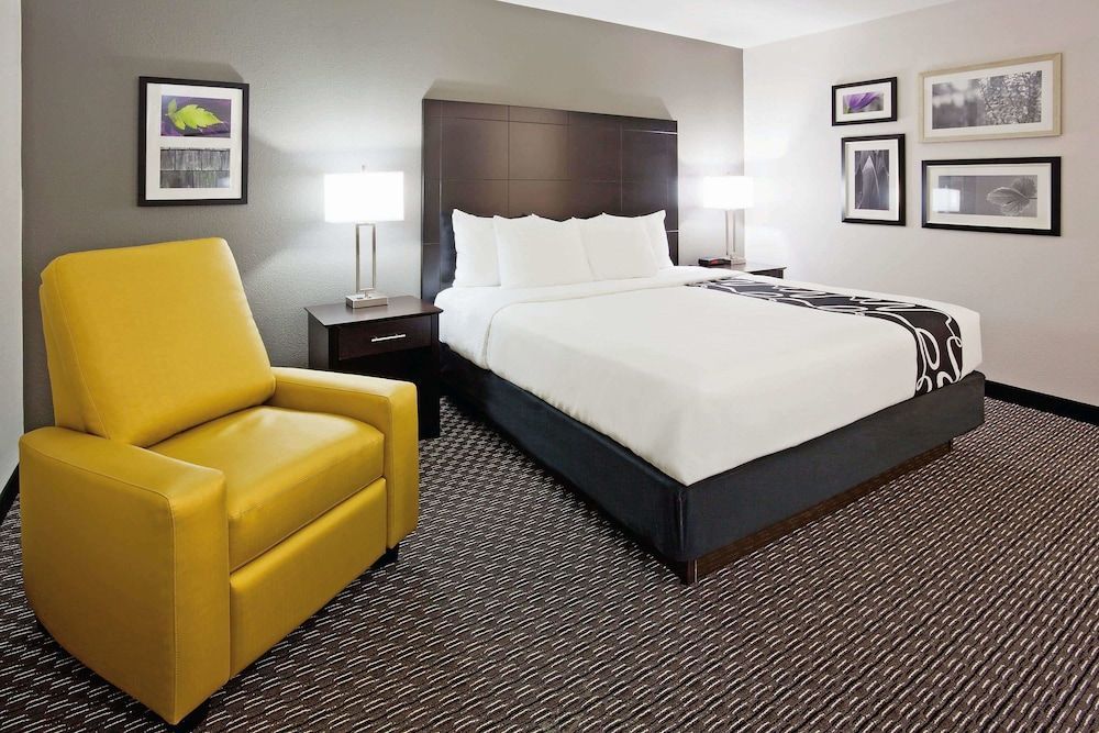 La Quinta Inn by Wyndham Oshkosh 1
