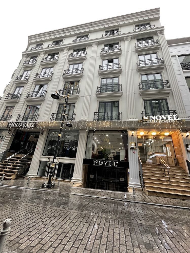 Novelty Hotel 1