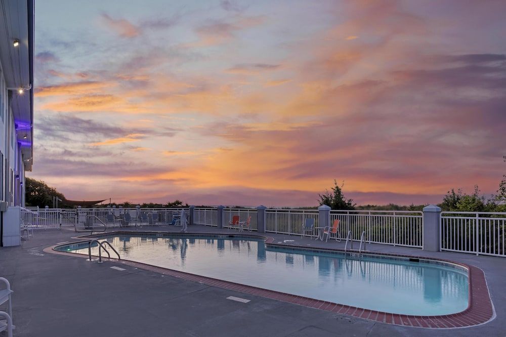 Best Western Plus Chesapeake Bay-Norfolk 1