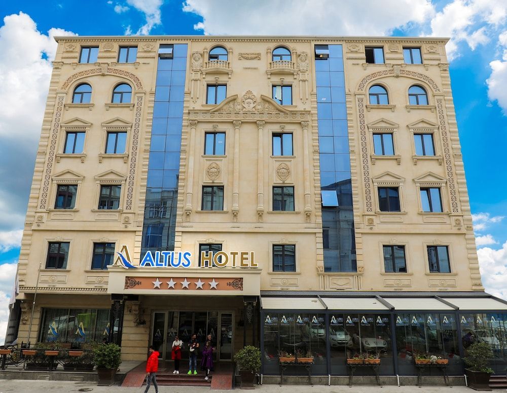 Altus Hotel Baku - Free Massage 1