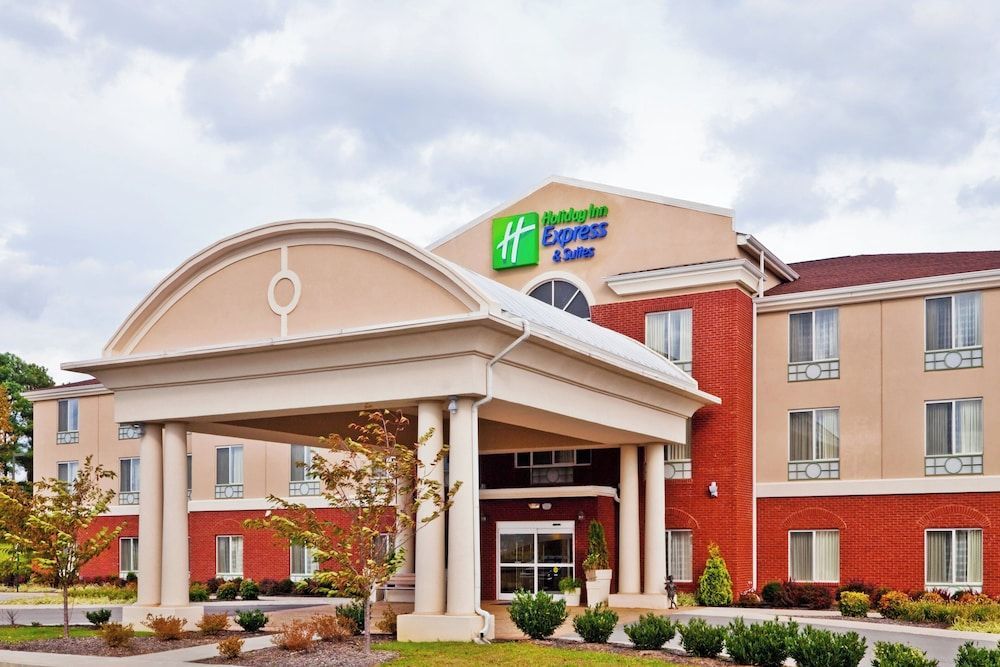 Holiday Inn Express & Suites DICKSON by IHG 1