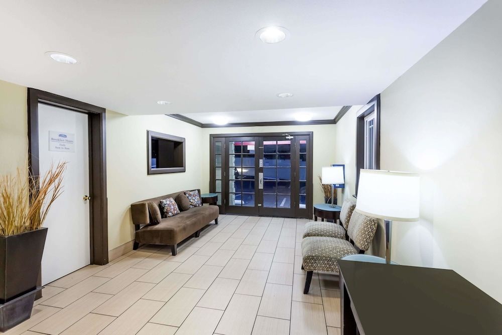 Howard Johnson by Wyndham San Diego Hotel Circle 2