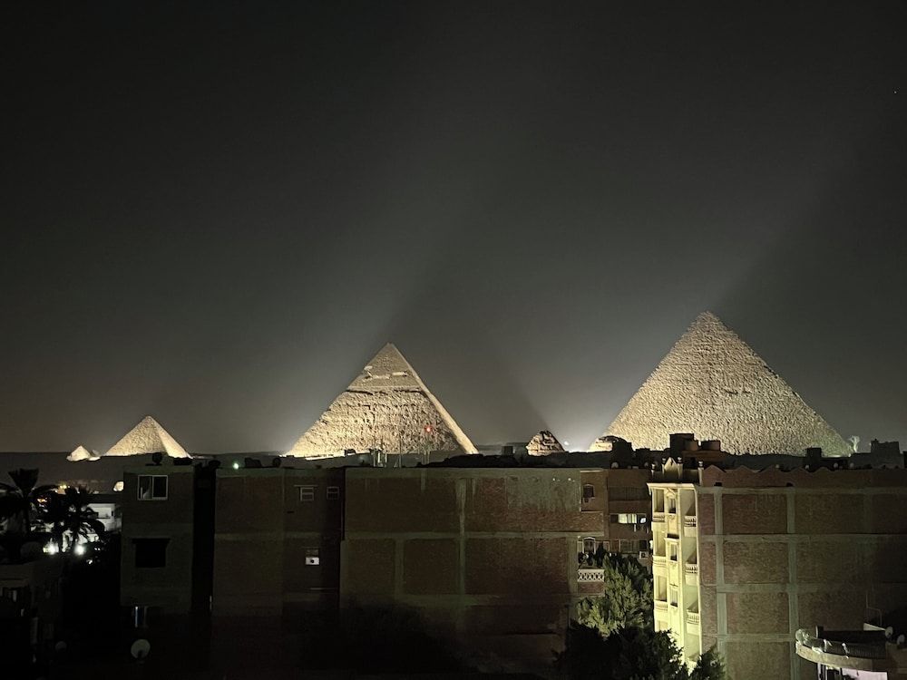 King Badr pyramids inn 1