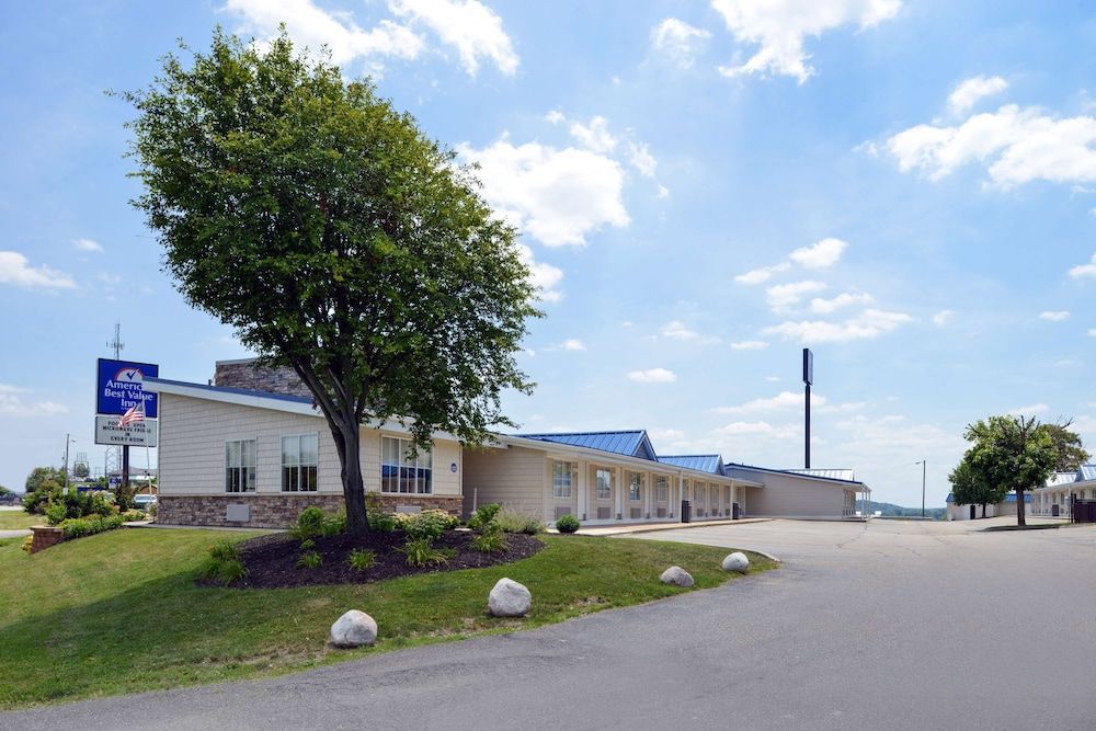 Americas Best Value Inn & Suites St Clairsville Wheeling 1