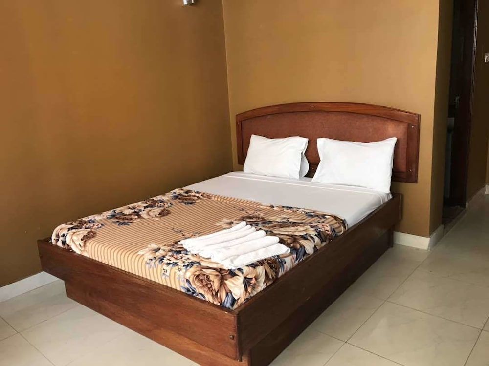 Iris Hotel 1
