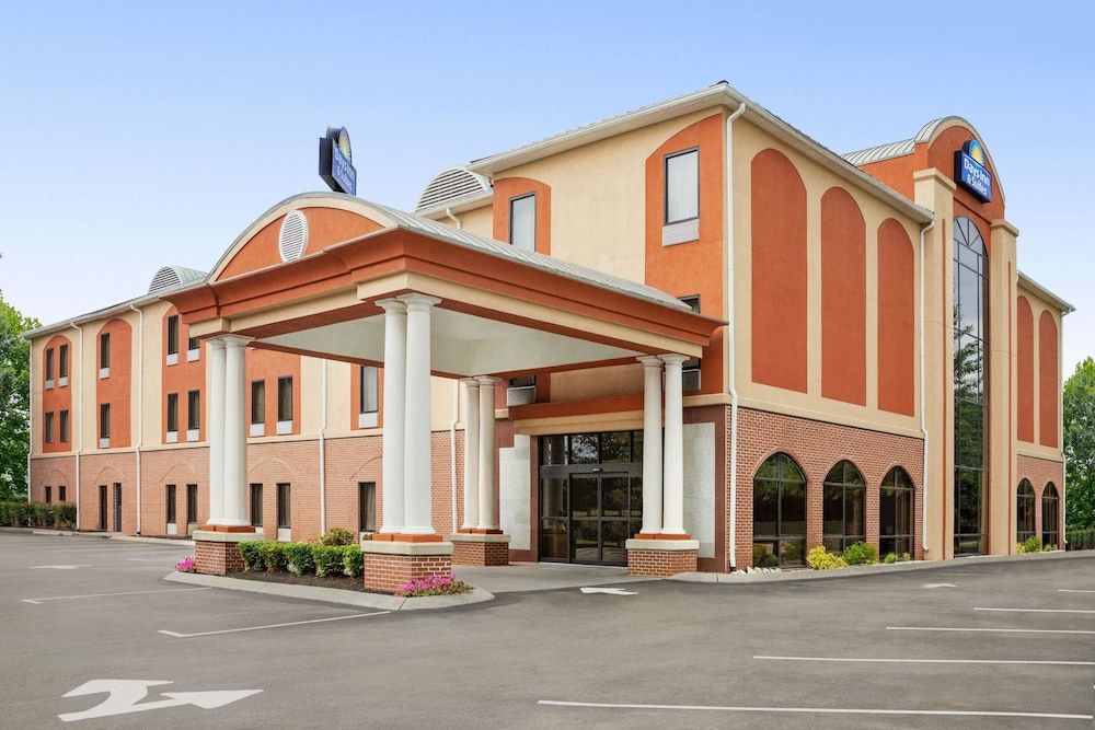 Days Inn & Suites by Wyndham Murfreesboro I-24 East 1