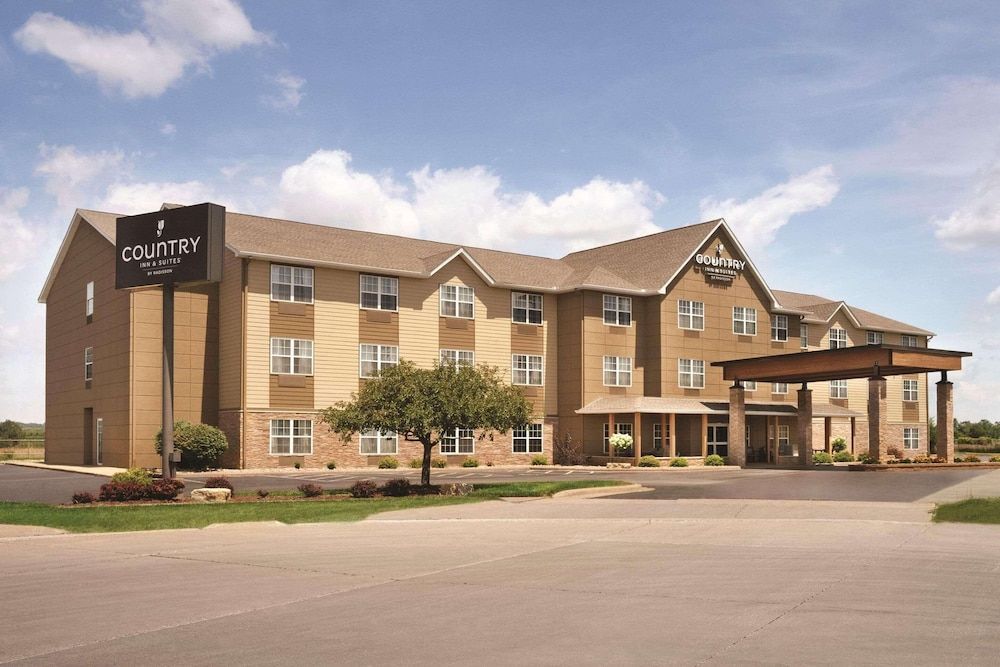 Country Inn & Suites by Radisson, Moline Airport 1