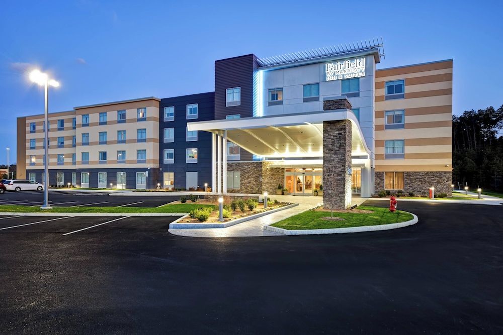 Fairfield Inn & Suites by Marriott Plymouth 1