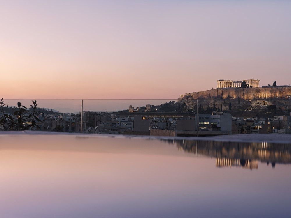 Monastik Living in Athina 1