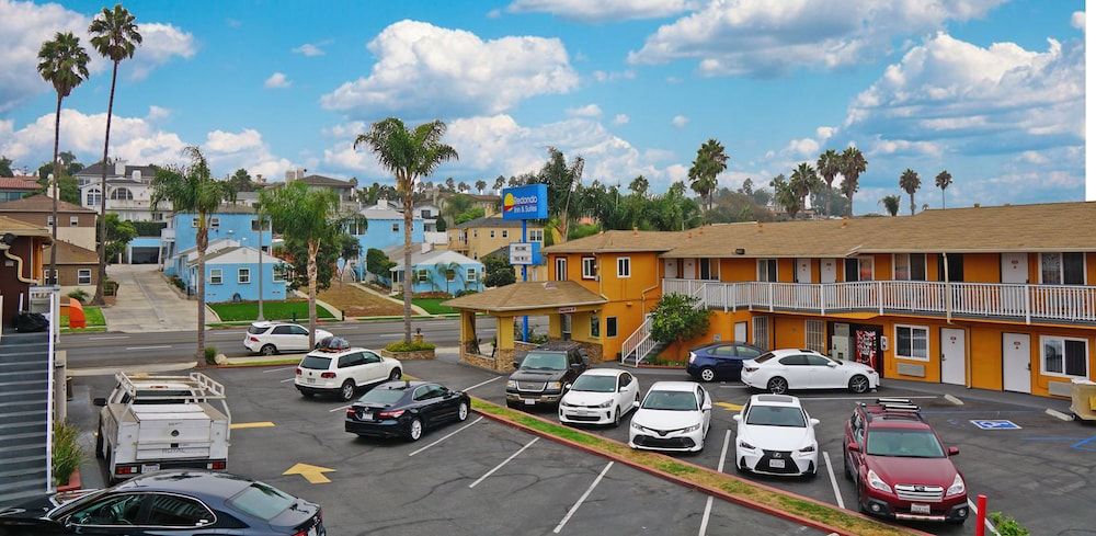 Redondo Inn and Suites 1