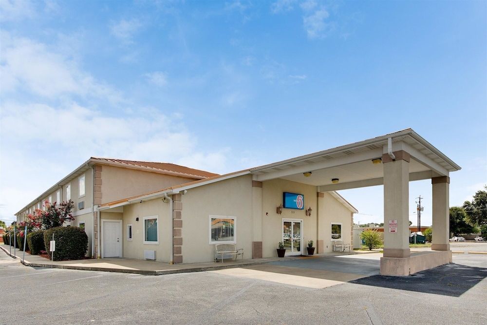 Motel 6-Hinesville, GA 1