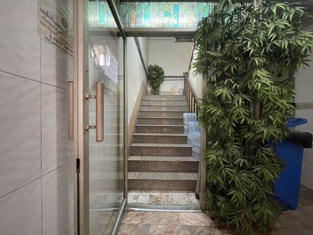OYO 75494 President Apartment 2