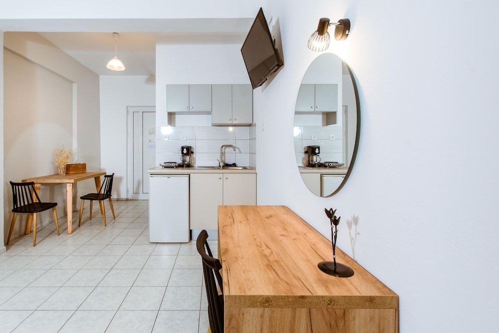 Koulouris Apartments & Studios 2
