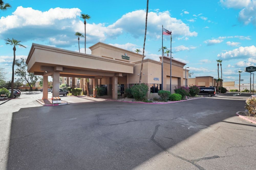 GreenTree Inn & Suites Phoenix Sky Harbor 1