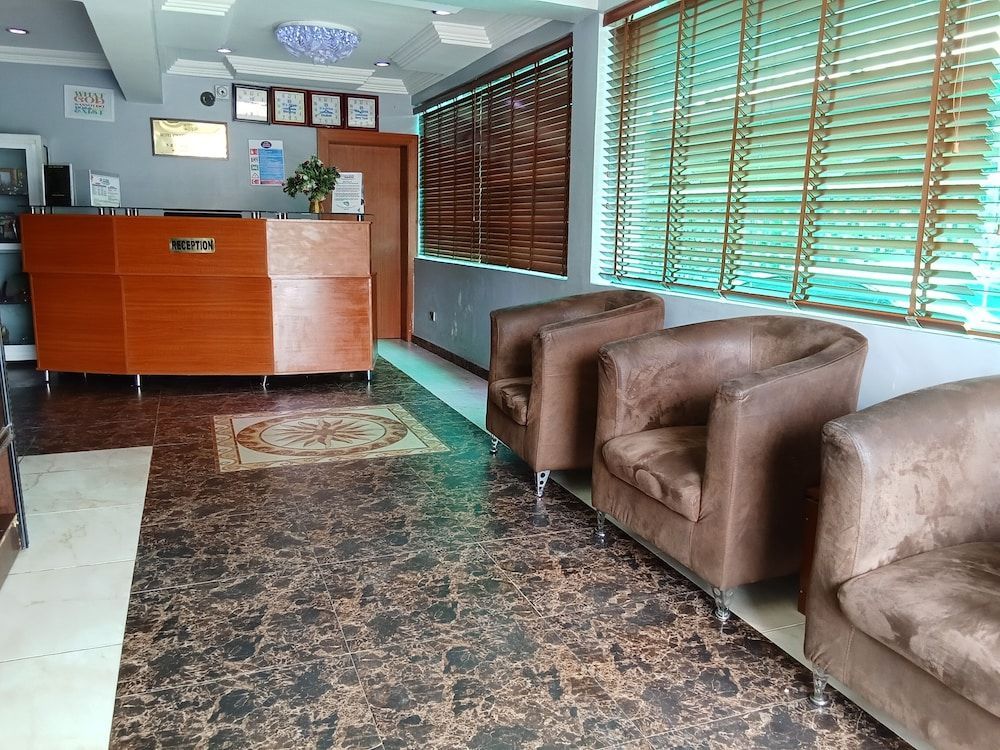 B's Hive Hotel & Suites 2
