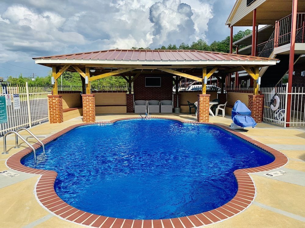 Econo Lodge Selmer 1