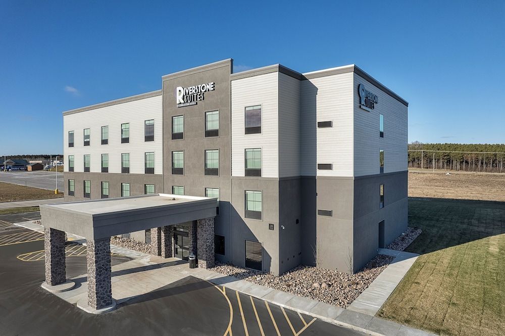 Riverstone Suites by Cobblestone Hotels - Chippewa Falls 1