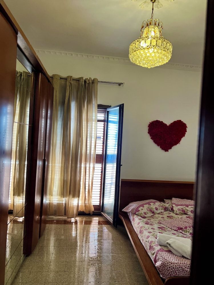 Dyrrah Rooms Centre 2