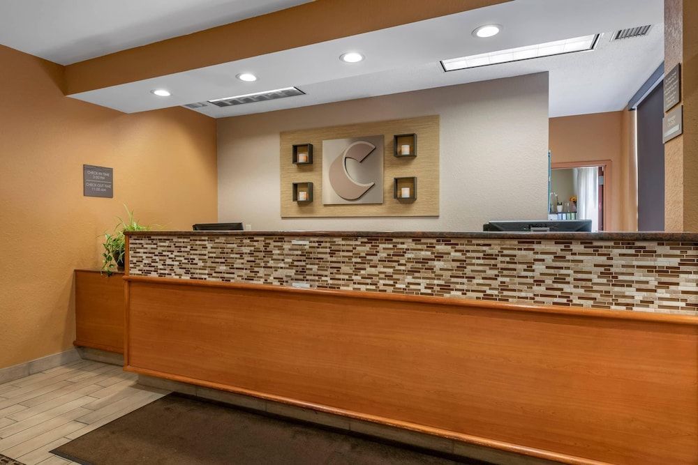 Comfort Inn & Suites Orlando North 2